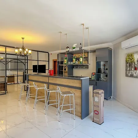 Tangiers Ex Marina Bay Αλικαρνασσός